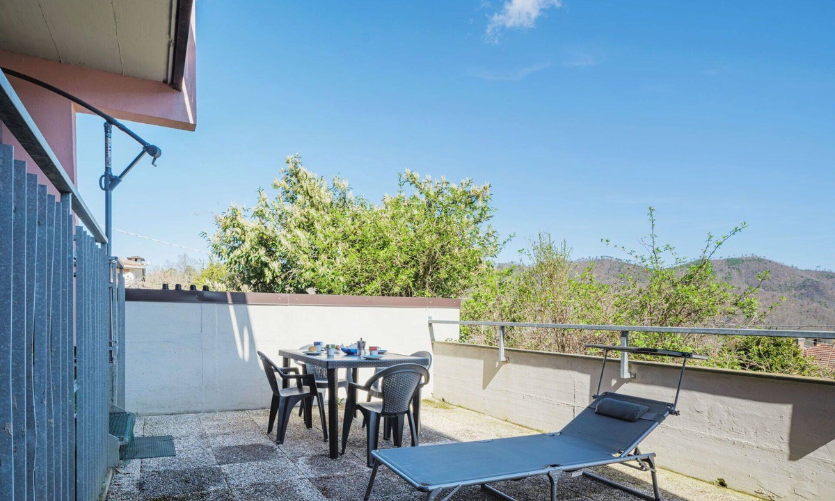 Pignone Apartment | Cosy apartment for 4 guests with WIFI, pool, TV and terrace