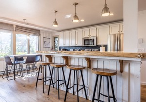 Brand New Listing! 5 minute walk to Canyon Lodge! Newly Updated Two-Bed, Two-Bath, Mountainback #14 in Mammoth Lakes