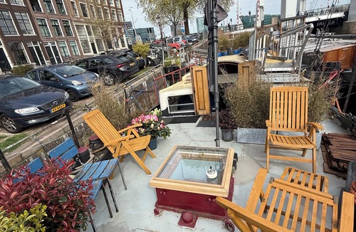 Nieuwmarkt en Lastage Boat Rental | New: luxurious and spacious boutique houseboat with sauna