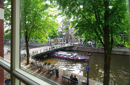 Grachtengordel-West Apartment | Sonnenberg - Canal side & view - Private & Central
