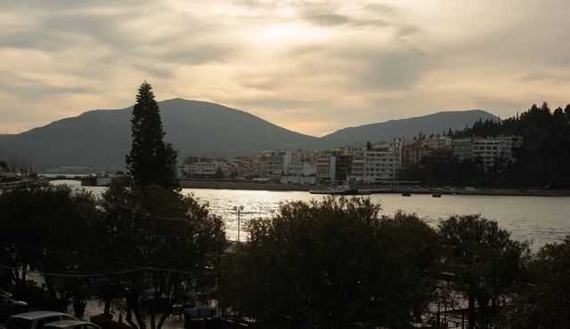 Άνετο διαμέρισμα, με θέα την παραλία Χαλκίδας in Chalkida