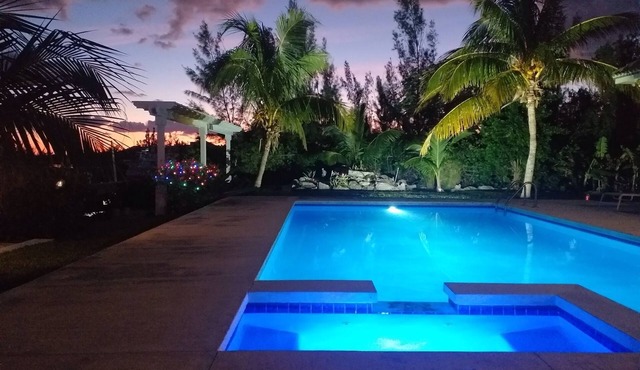 14ft Centre consul boat and car included Waterfront property with pool. in Freeport