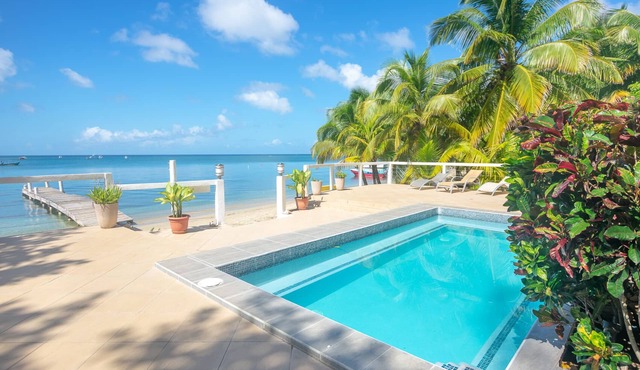 2 bedroom beachfront in West End with amazing sunset view in Roatan