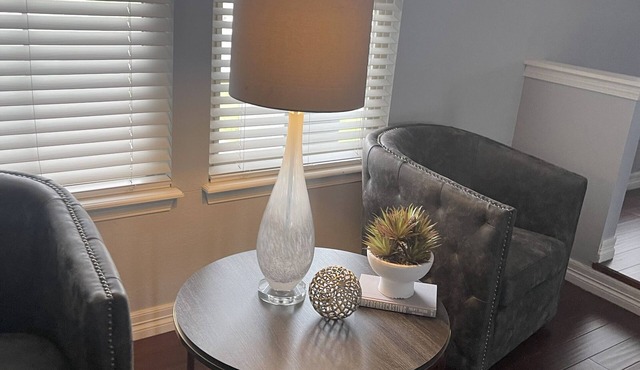 3-bedroom house in charming Aurora with WiFi, fitness room, AC in Aurora