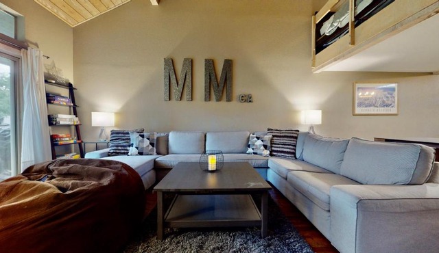 3 Bedrooms and Loft with gorgeous views all around Sleeps 12 comfortably in Mammoth Lakes