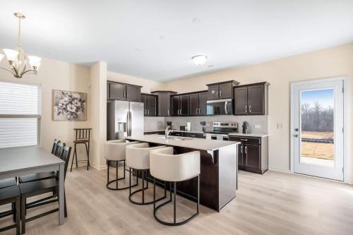 5BR Modern Comfort Spacious Home in Greensboro