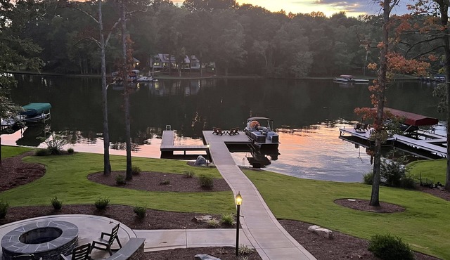 A Perfect Sunset Cottage on Lake Oconee! in Eatonton