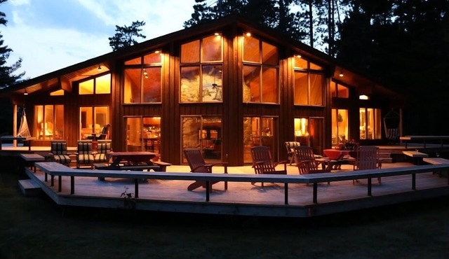 Amazing Private Lodge, on end of Peninsula ~ Sand Bottom lake. in Hayward