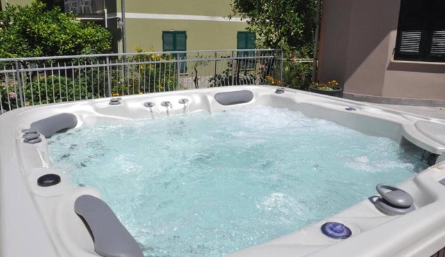 Apartment 'Residence Paradiso Monolocale 306' with Balcony, Wi-Fi and Air Conditioning in Moneglia