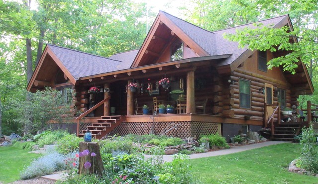 Beautiful, Authentic Log Cabin Home, Complete With All of the Classic Luxuries. in Rice Lake