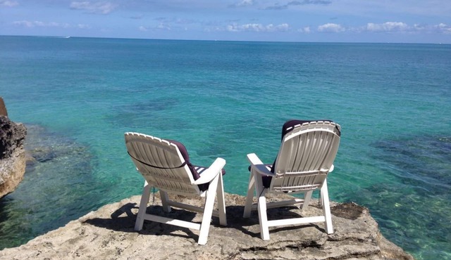 Beautiful Water Front Property - Snorkel, Fish, or RELAX in the BEST LOCATION! in Devonshire