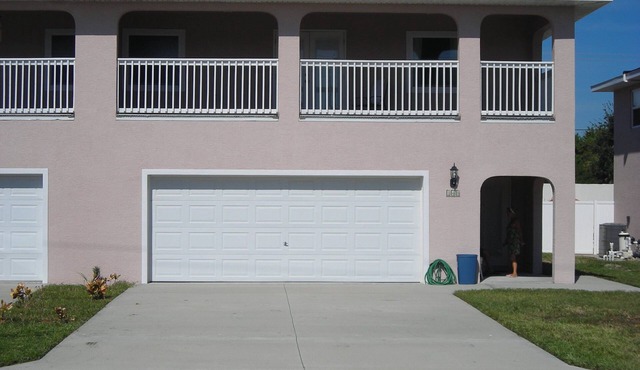 BIG BEAUTIFUL BEACH HOUSE- STEPS TO THE SAND- in Cocoa Beach