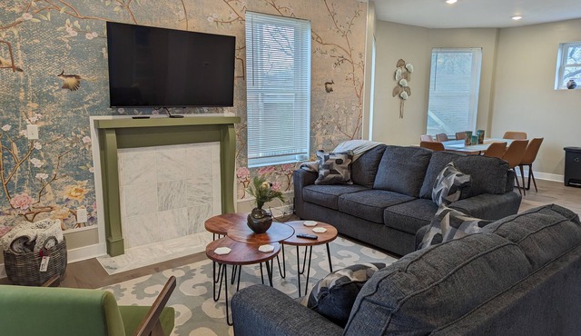 Bright and Spacious 5 BR Home Close to downtown. Pet-Friendly! in Cincinnati