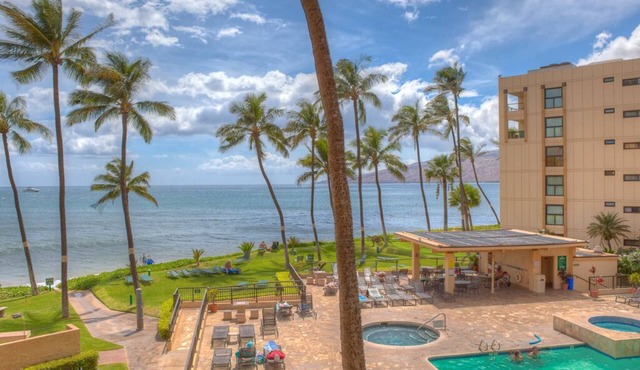 Corner Unit With Views From Every Window-Awesome Reviews in Kihei