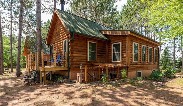 Cozy 2 bedroom cabin on the water - great location, must see! in Hayward