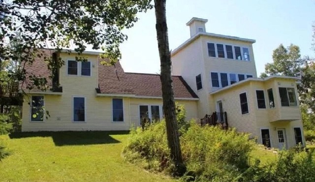 Custom Craftsman home. 20 Miles from Downtown Duluth. in South Range