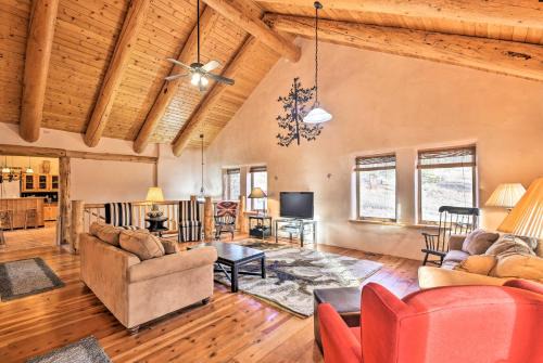 Eagle Nest Home w/Hot Tub & Views - 5 Min to Lake in Eagle Nest