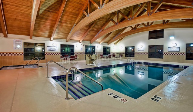 Free Breakfast. Pool and Hot Tub. Downtown Location. Your Next Trip! in Middleton