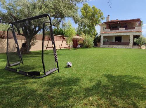 George's family friendly maisonette with great exterior in Drosia