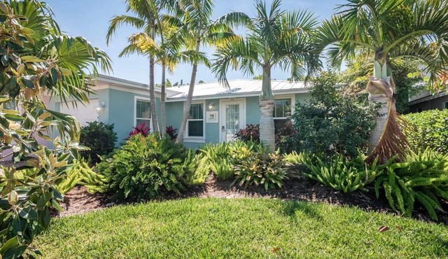 Ground Floor Cottage with 2 Master Suites and Private Heated Pool - Close to Beach! in Holmes Beach