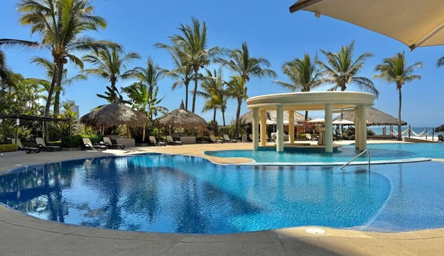 Hermoso espacio a pie de playa y alberca By Gps in Mazatlan