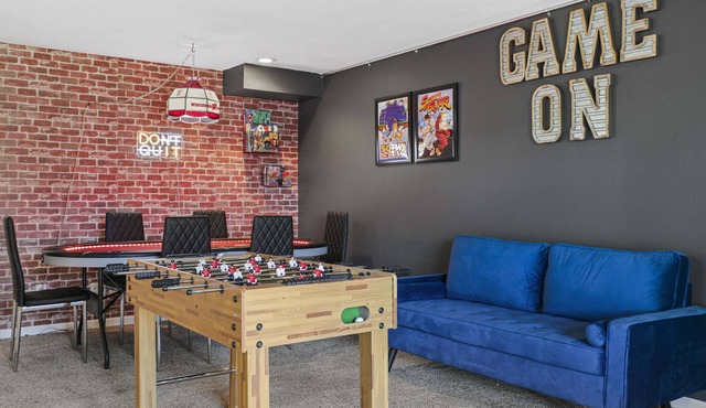Hot Tub - King Suite - Game Room - Large Groups in Sun Prairie