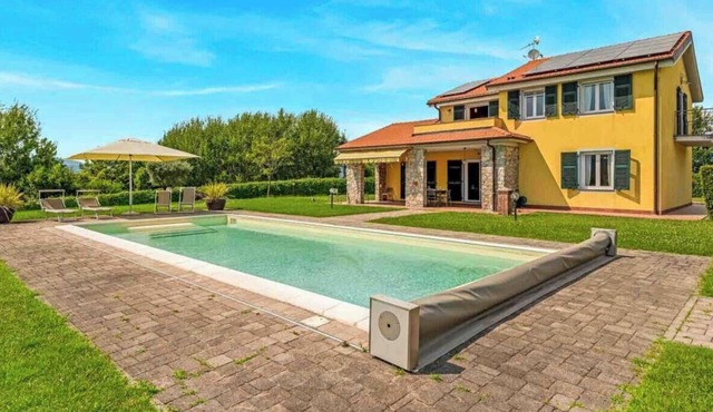 Immersed in the greenery and surrounded by the tranquility of Ligurian nature, Villa Effe offers maximum comfort and serenity for the whole family or groups of friends.The villa has a large garden where you can relax. For the little ones, there is an equ in Borghetto di Vara