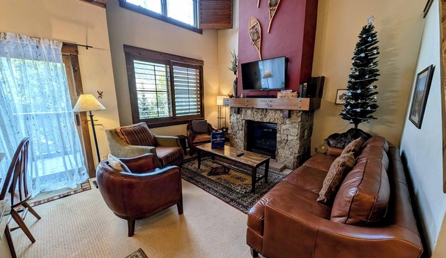 Lakeside Escape | Balcony + Lake + Summer Fun in Keystone