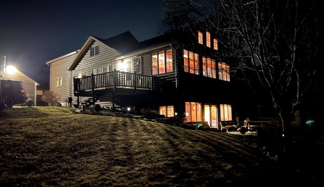 Log home Lake Koshkonong and Rock River ! in Edgerton