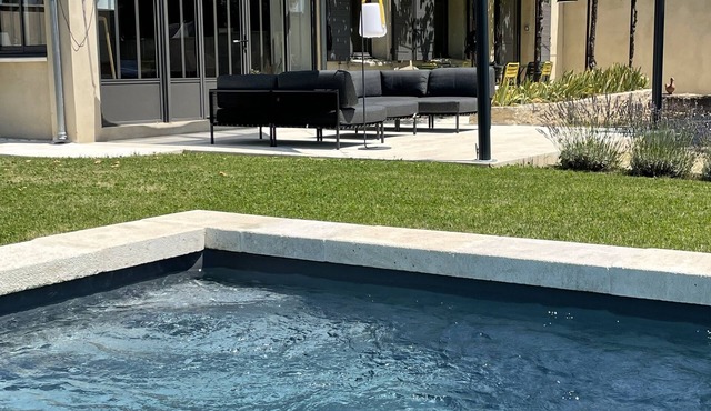 Magnificent pool villa in the Luberon park in Cavaillon