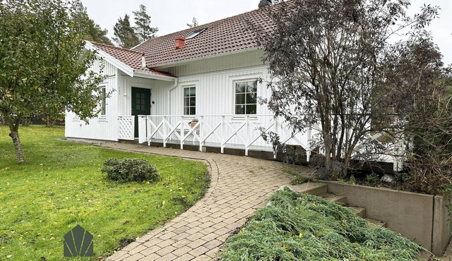 Modern and cozy cottage near beautiful Fjällbacka | SE09044 in Fjällbacka