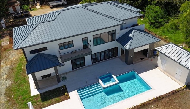 New 5-BR Private Villa Pool Jacuzzi Cinema Gym Beach Billiards PS5 in Lowlands