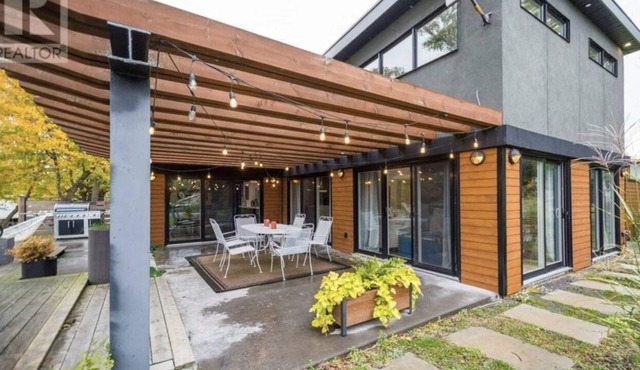 PEC West Lake Cottage Retreat — 5 mins. to Sandbanks Provincial Park and Dunes in Prince Edward