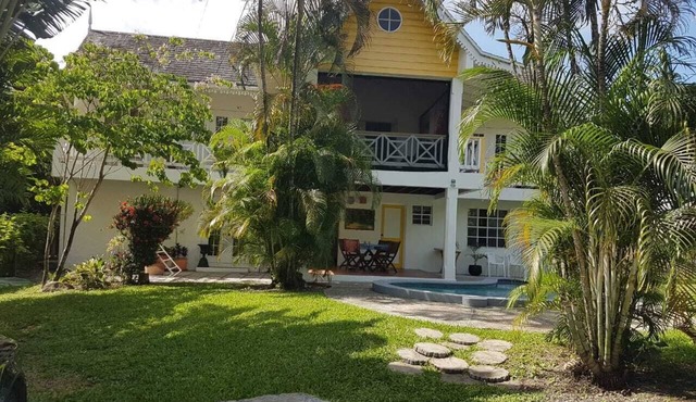Private villa apartment with pool and within 15 minute walk to 3 beaches. in Bon Accord