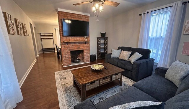 Relax and Roscoe Apartment in Coshocton