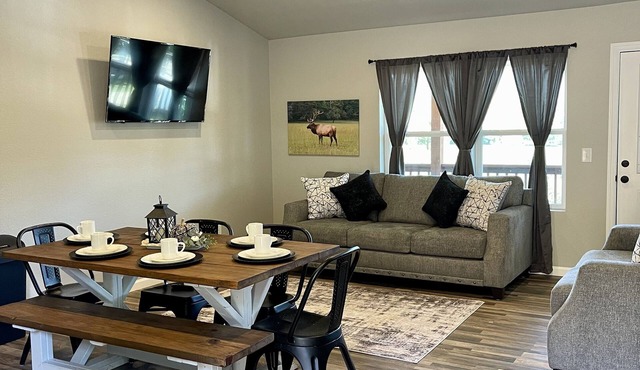 Relaxing Hillside Getaway with a Mountain View in Franklin