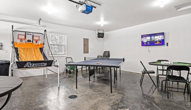 Restful Escape: Pet-Friendly 3BR with Trail Acc & Game Rm in Hayward