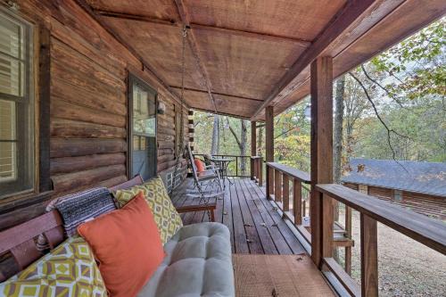 Romantic Eureka Springs Cabin with Fireplace! in Eureka Springs