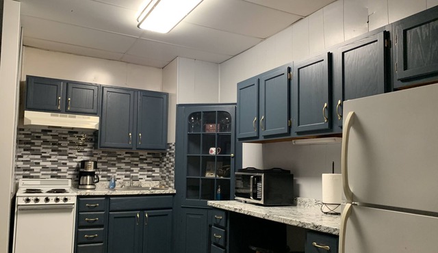 Rustic Modern Apt - Sleeps 4 - Near Everything! in Canton