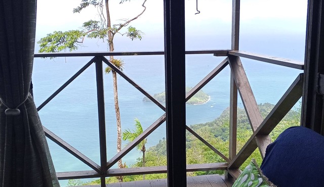 Rustic studio treehouse cabin in Paramin, perfect for quiet mountain-top getaway in Paramin