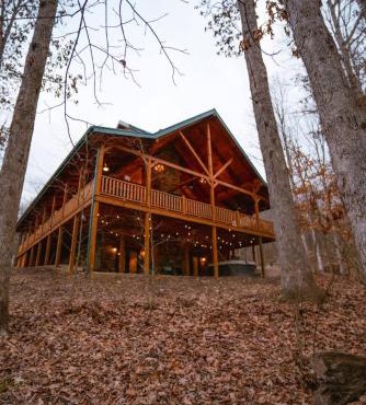 Sleeps 16! Luxury Cabin with Game Room & Hot Tub in Nelsonville