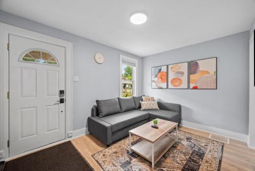 Slick&Spacious 2 Bdr Apt Natrona Hts in Natrona Heights