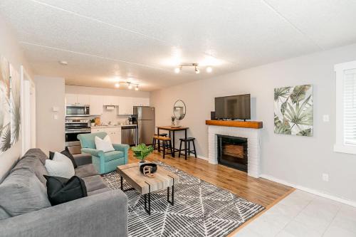 South Wind - Modern Condo in Collingwood - Sleep 5 in Collingwood