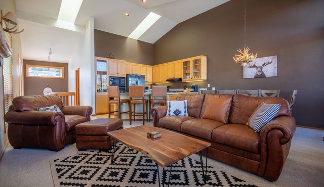 Spacious Townhome in with SPECTACULAR mountain views n in Mammoth Lakes