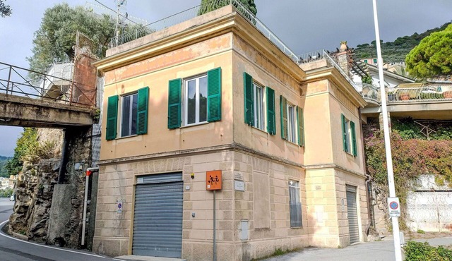 Stunning private villa for 4 people with A/C, WIFI, TV and terrace in Pieve Ligure