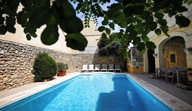 Ta' Filomena - Sleeps 8/10 with a large Private Pool in Ix-Xaghra