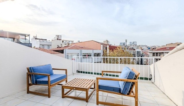 This apartment is a 1 bedroom(s), 1 bathrooms, located in Şişli, İstanbul. in Şişli