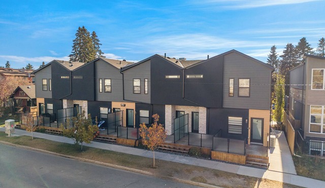 Three Sisters Villas | 9BD 6BA | 7 mins DT |20 ppl in Calgary
