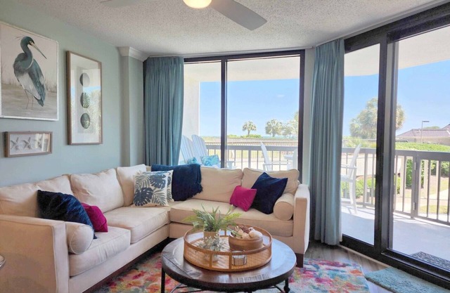 Sandpiper CRC1B - Beautiful Condo, Private Stairs to Pool in Pawleys Island