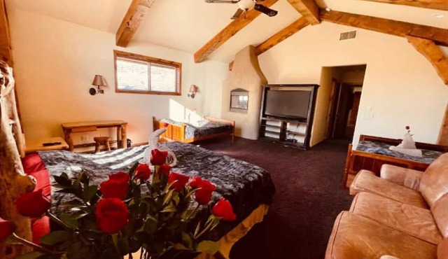 ❤️Custom Rustic Ranch in🐻Hot Tub🧖‍♀️Cold Tank🥶BBQ🍔Theatre📽Pool🎱Library📚Games🎯🏀♠️🎤Gym💪 in Big Bear